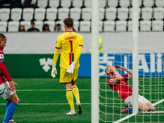 Momentka zo zápasu Faerské ostrovy - Česko.