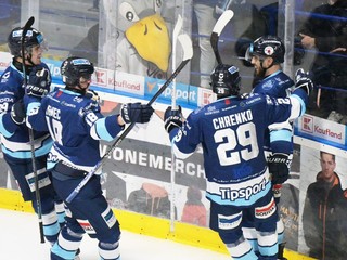 Radosť hráčov Nitry počas zápasu hokejovej Tipsport ligy.