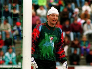 Brankár Faerských ostrovov Martin Knudsen v roku 1990.