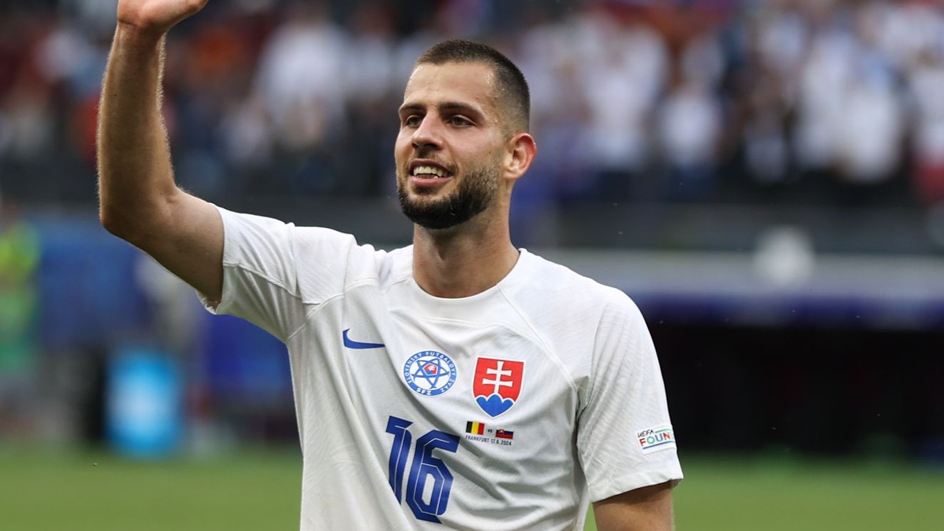 Dávid Hancko sa teší po víťazstve nad Belgickom v skupine E na EURO 2024.