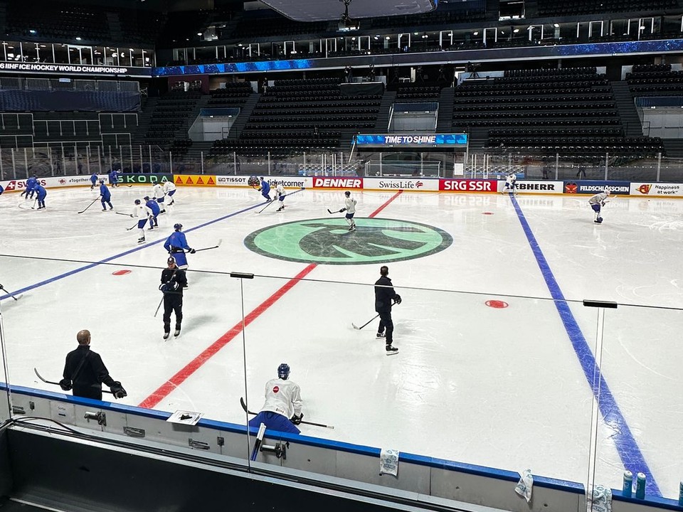 Prvý tréning slovenských hokejistov na MS v hokeji 2026 vo švajčiarskom Fribourgu. 