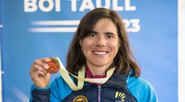 Marianna Jagerčíková sa teší zo zlata v šprinte na MS v skialpinizme. 