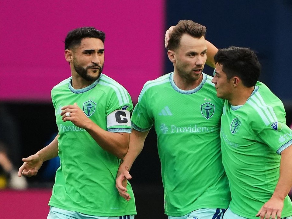 Slovenský futbalista Albert Rusnák (11) v drese Seattlu Sounders.