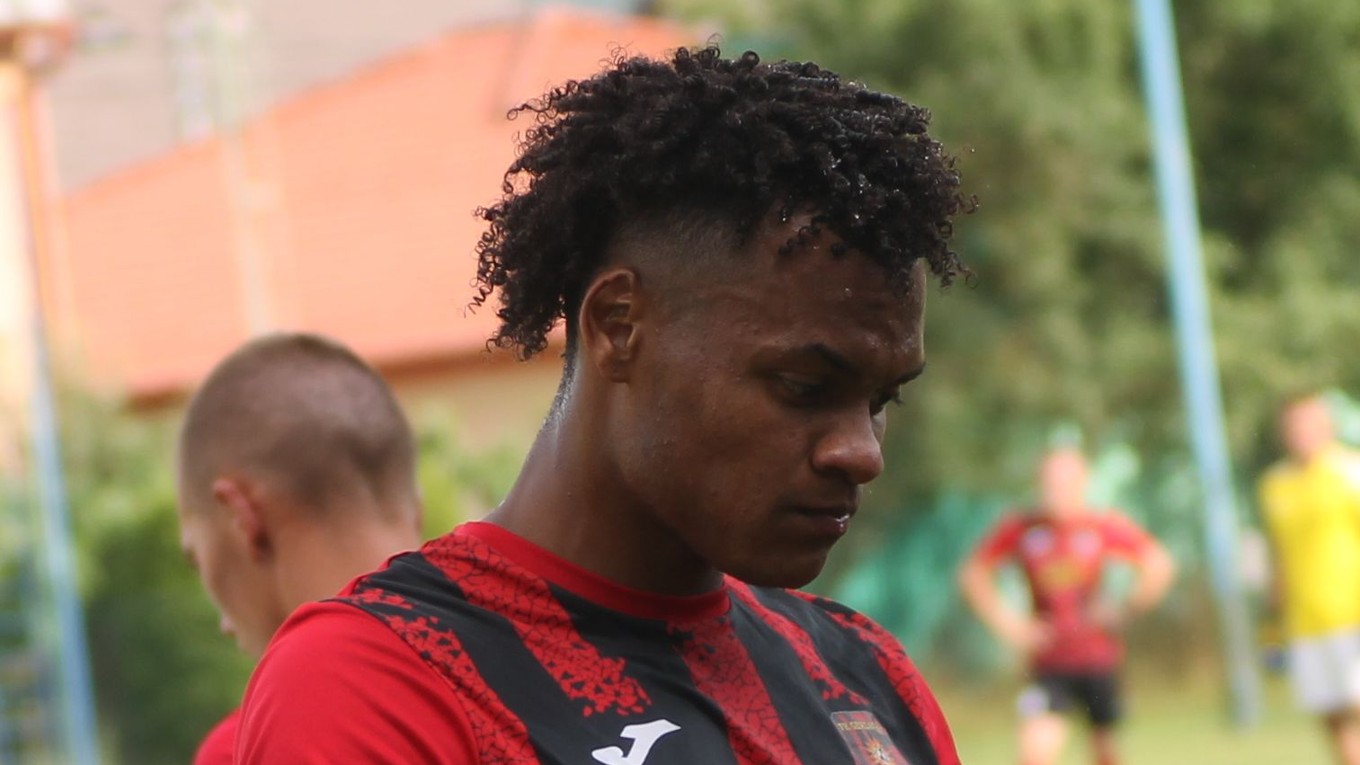 Carlos David Mena Jiménez v drese Gerlachova.