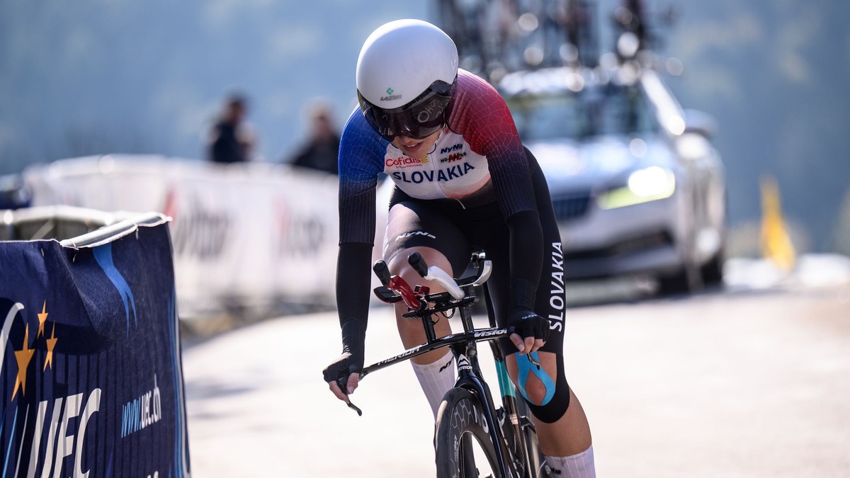 Slovenská cyklistka Karolína Hajduková počas časovky junioriek na ME 2026.