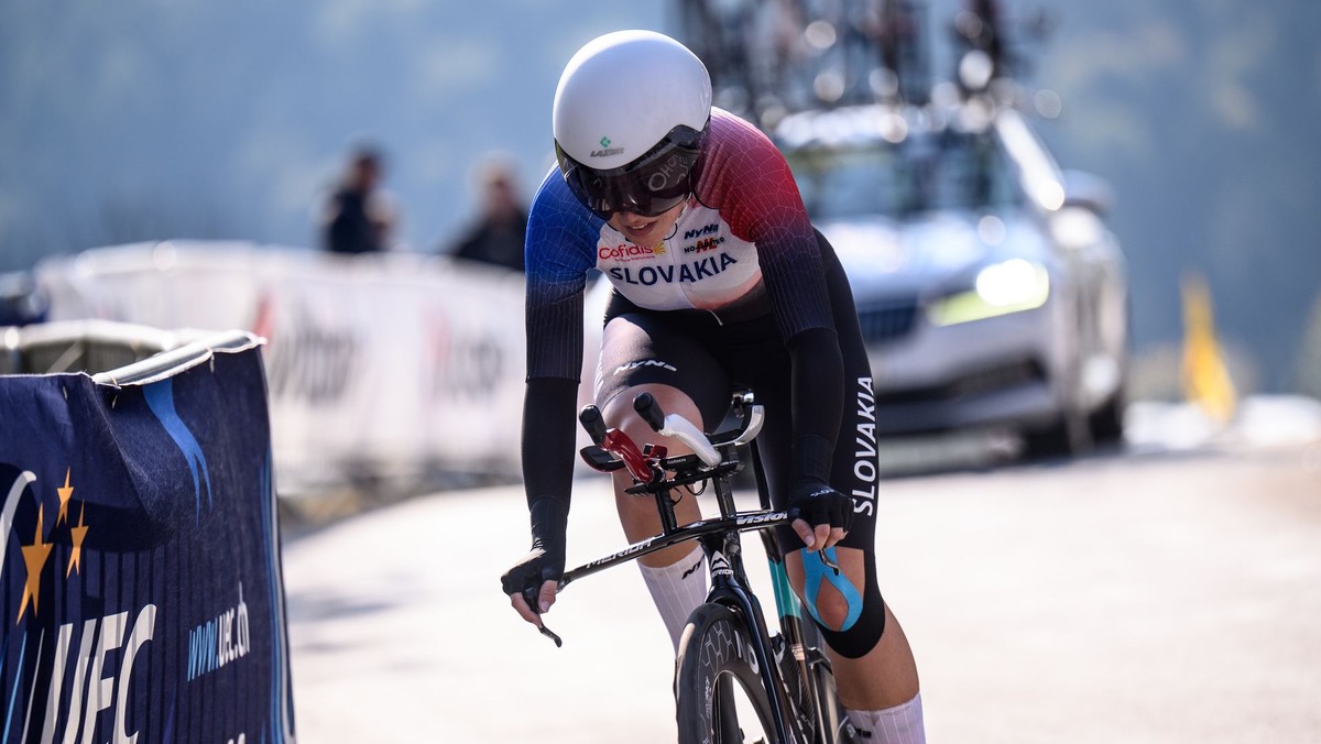 Slovenská cyklistka Karolína Hajduková počas časovky junioriek na ME 2026.