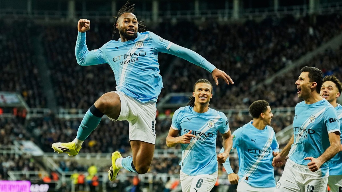 Antoine Semenyo oslavuje gól. 