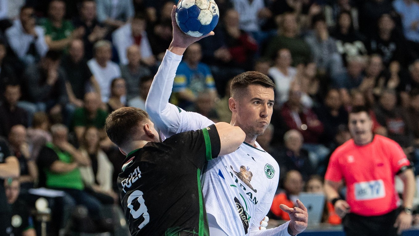 Daniel Fuzi (Ferencváros), Lukáš Urban (Prešov) v odvete štvrťfinále Európskeho pohára EHF medzi Tatran Prešov a FCT-Green Collect.