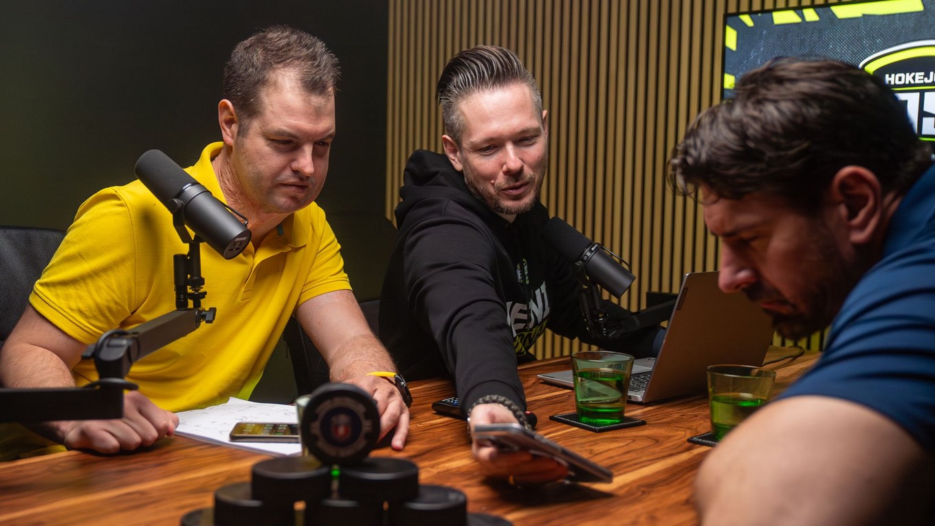 Stano Benčat, Ondrej Rusnák a Boris Valábik debatujú v podcaste Hokejový BOSS.