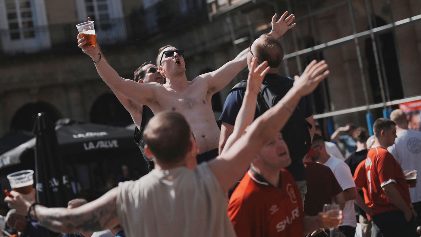 Fanúšikovia Manchestru United pred finále Európskej ligy. 