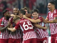 Hráči Olympiakosu oslavujú gól