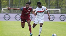 Futbalista Podbrezovej Ridwan Sanusi (vľavo), ktorý prestúpil do MŠK Žilina.