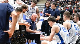 Slovenskí basketbalisti a tréner Naglič