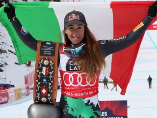 Sofia Goggiová sa teší po víťazstve v zjazde v Crans Montane.