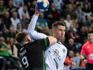 Daniel Fuzi (Ferencváros), Lukáš Urban (Prešov) v odvete štvrťfinále Európskeho pohára EHF medzi Tatran Prešov a FCT-Green Collect.