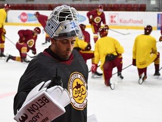 Brankár HK Dukla Trenčín Julian Junca.