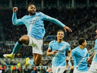 Antoine Semenyo oslavuje gól. 