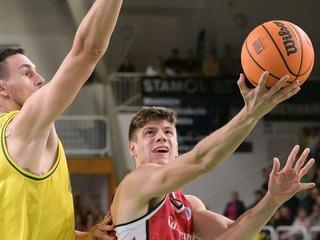 Zľava Boris Bojanovský (Levice) a Joaquin Rodríguez (Zaragoza)