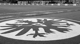 Na štadióne zavládlo ticho. Držiteľ permanentky nemeckého klubu zomrel po kolapse