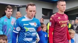 Nástup hráčov na zápas Stropkov - Liptovský Mikuláš.