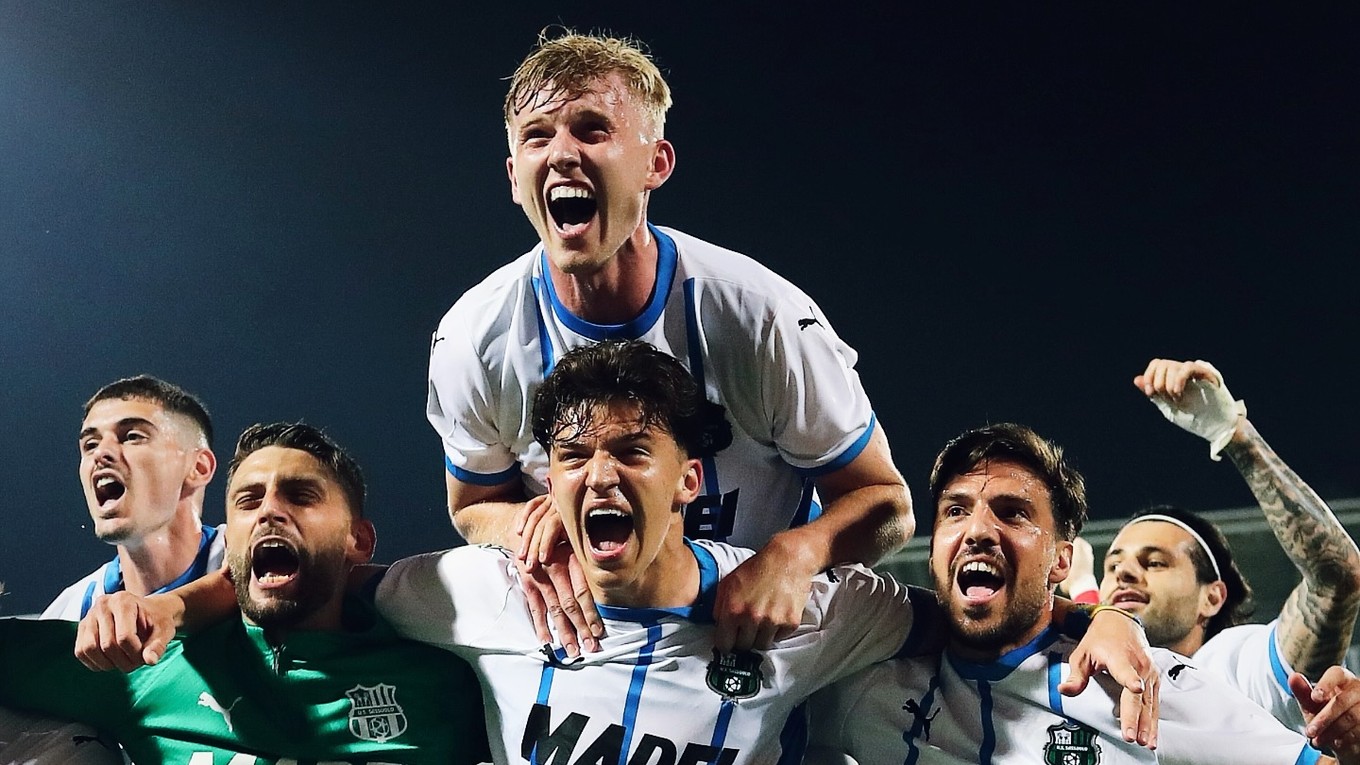 Futbalisti Sassuola oslavujú víťazstvo