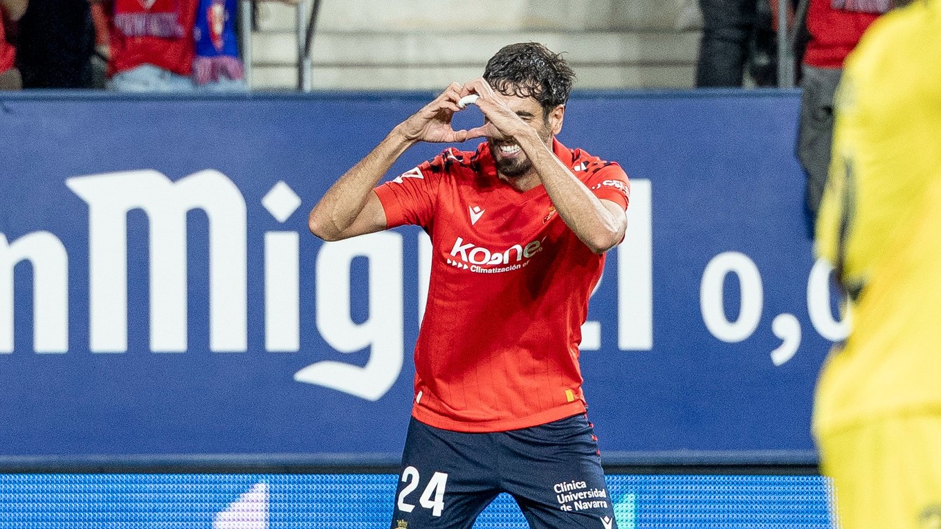 Hráč Osasuny oslavuje gól