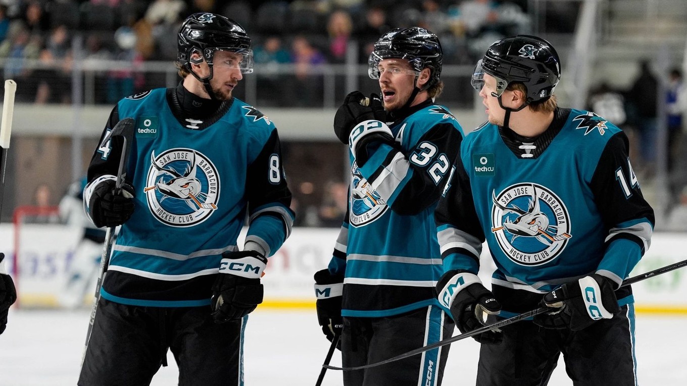 Pavol Regenda (vľavo) so spoluhráčmi San Jose Barracuda