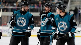 Pavol Regenda (vľavo) so spoluhráčmi San Jose Barracuda