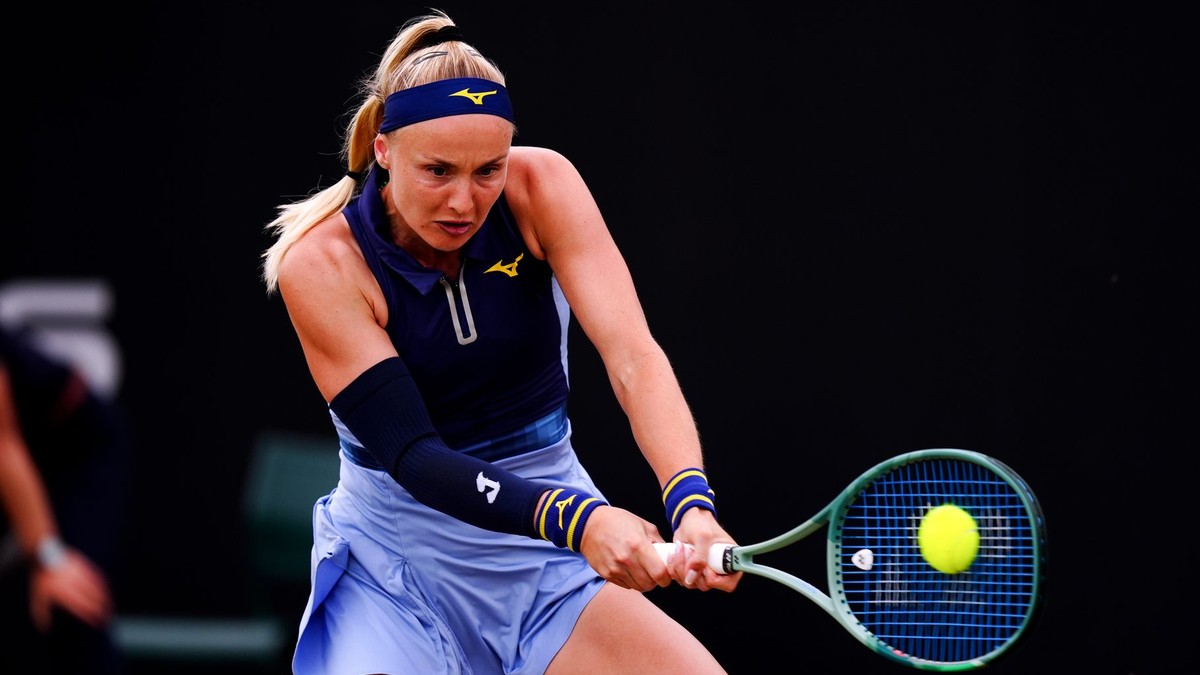 Slovenská tenistka Rebecca Šramková na turnaji WTA v Nottinghame. 