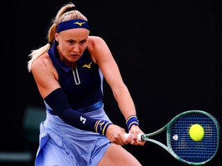 Slovenská tenistka Rebecca Šramková na turnaji WTA v Nottinghame. 