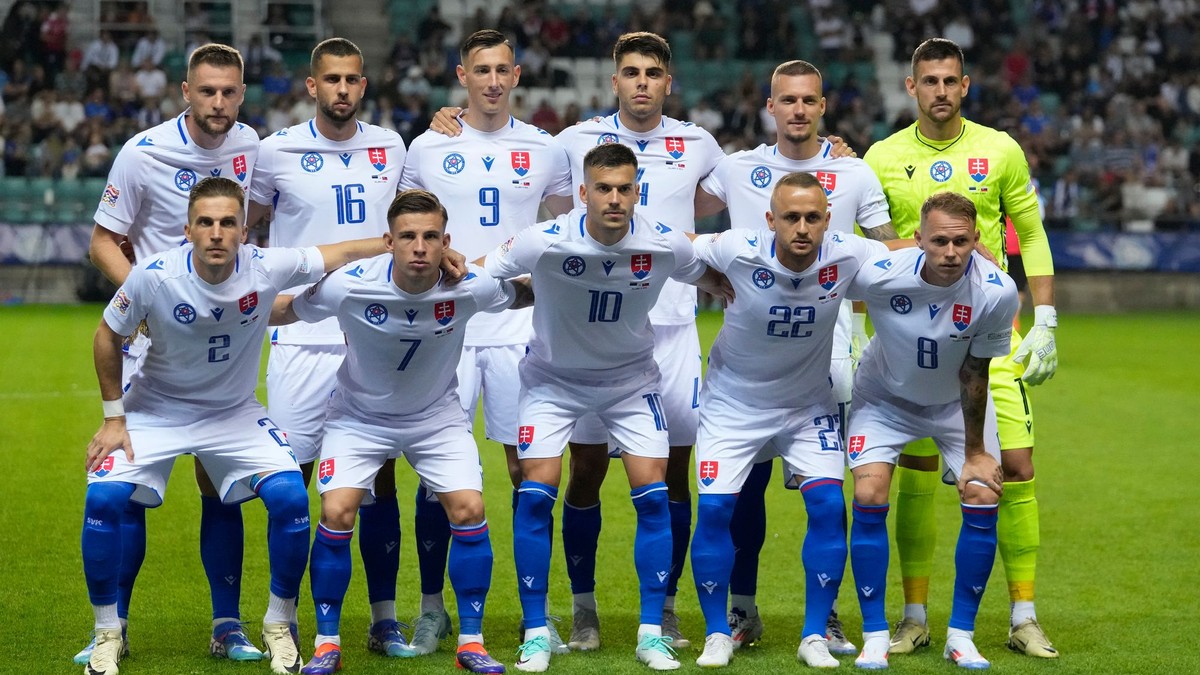 Slovenskí futbalisti pred zápasom proti Estónsku v skupine 1 C-divízie Ligy národov.