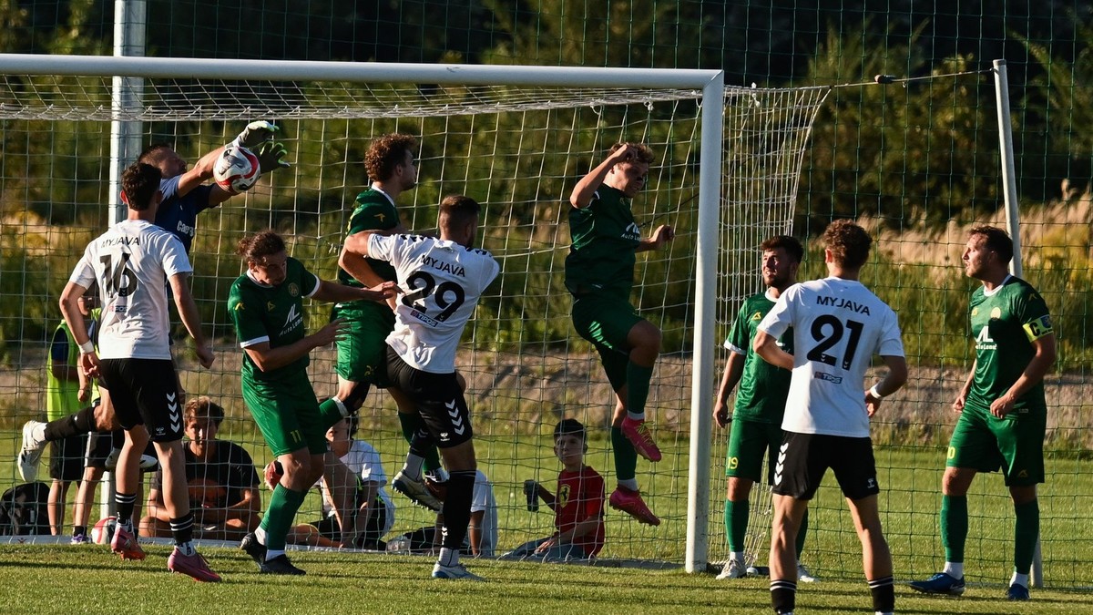 Momentka zo zápasu Slovnaft Cupu Rusovce - Myjava.