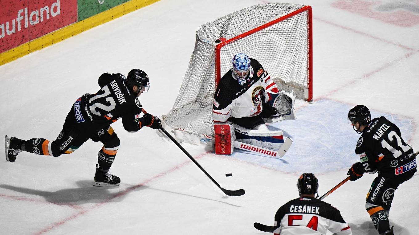 Brankár Zachary Emond.