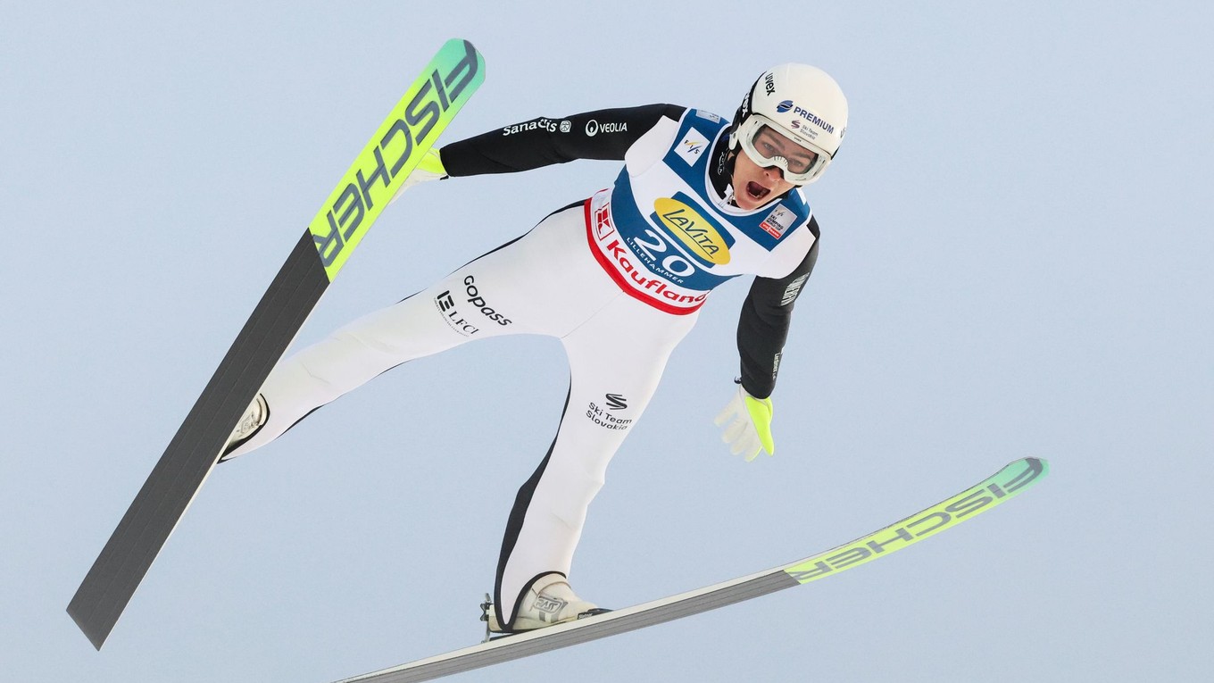 Na snímke slovenský skokan na lyžiach Hektor Kapustík.