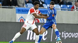 Kenan Bajrič (vpravo) a vľavo Rahim Ibrahim v zápase ŠK Slovan Bratislava - AS Trenčín v 10. kole Niké ligy.