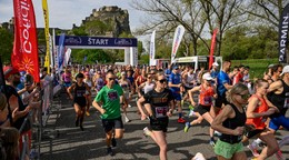 Fotka zo štartu 77. ročníka Národného behu Devín - Bratislava.