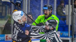 Na snímke zľava Danick Martel (Spišská Nová Ves) a Brenden Thomas Kevin Miller (Žilina) počas zápasu 43. kola.