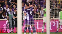 Hráč Fiorentiny Roberto Piccoli sa teší z gólu počas záverečného 38. kola Serie A.
