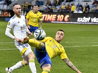 Stanislav Danko (Michalovce) strieľa prvý gól v zápase 2. kola nadstavbovej časti Niké ligy skupiny o udržanie sa MFK Zemplín Michalovce - FC Košice.