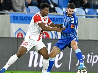 Kenan Bajrič (vpravo) a vľavo Rahim Ibrahim v zápase ŠK Slovan Bratislava - AS Trenčín v 10. kole Niké ligy.