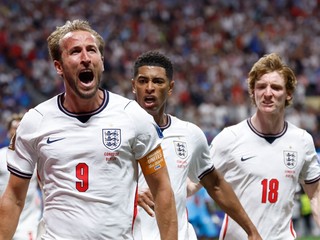 Harry Kane z Anglicka (9) oslavuje svoj prvý gól v zápase šestnásťfinále majstrovstiev sveta vo futbale medzi Anglickom a Kongom.