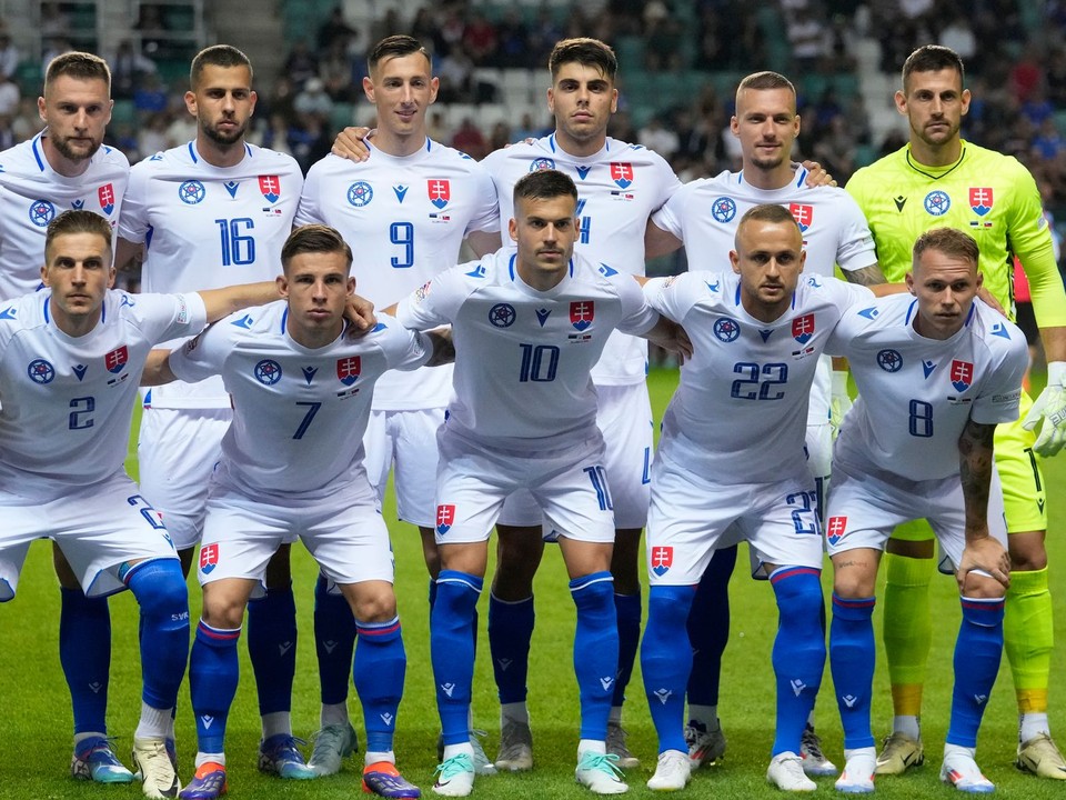 Slovenskí futbalisti pred zápasom proti Estónsku v skupine 1 C-divízie Ligy národov.