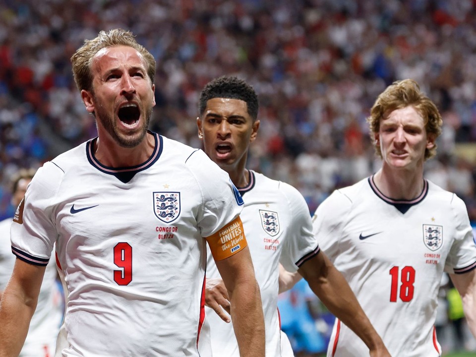 Harry Kane z Anglicka (9) oslavuje svoj prvý gól v zápase šestnásťfinále majstrovstiev sveta vo futbale medzi Anglickom a Kongom.