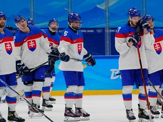 Slovenskí hokejisti po prehre s Fínskom.