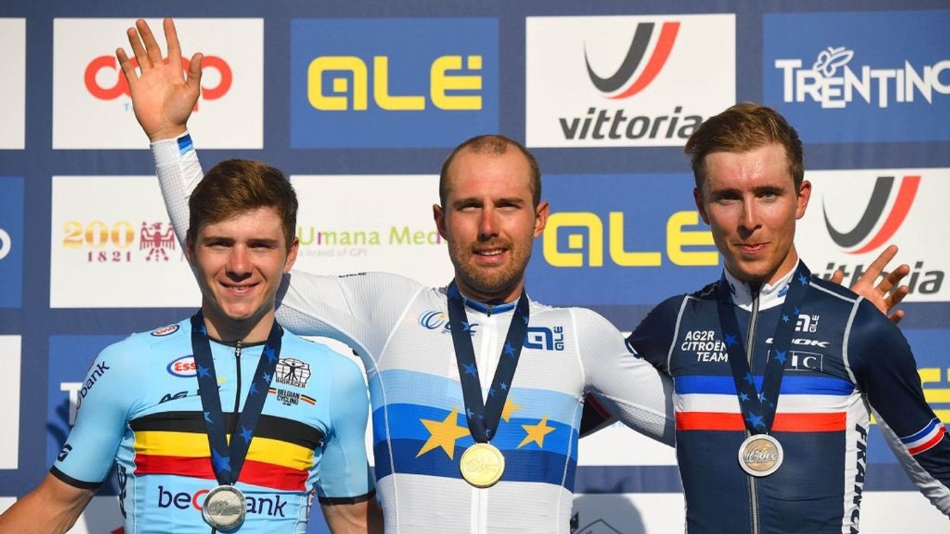 Sonny Colbrelli získal zlato na ME v cyklistike 2021. Striebro bral Remco Evenepoel, bronz Benoit Cosnefroy.