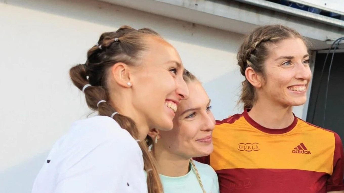 Zľava Gabriela Gajanová, Viktória Forster a Emma Zapletalová.