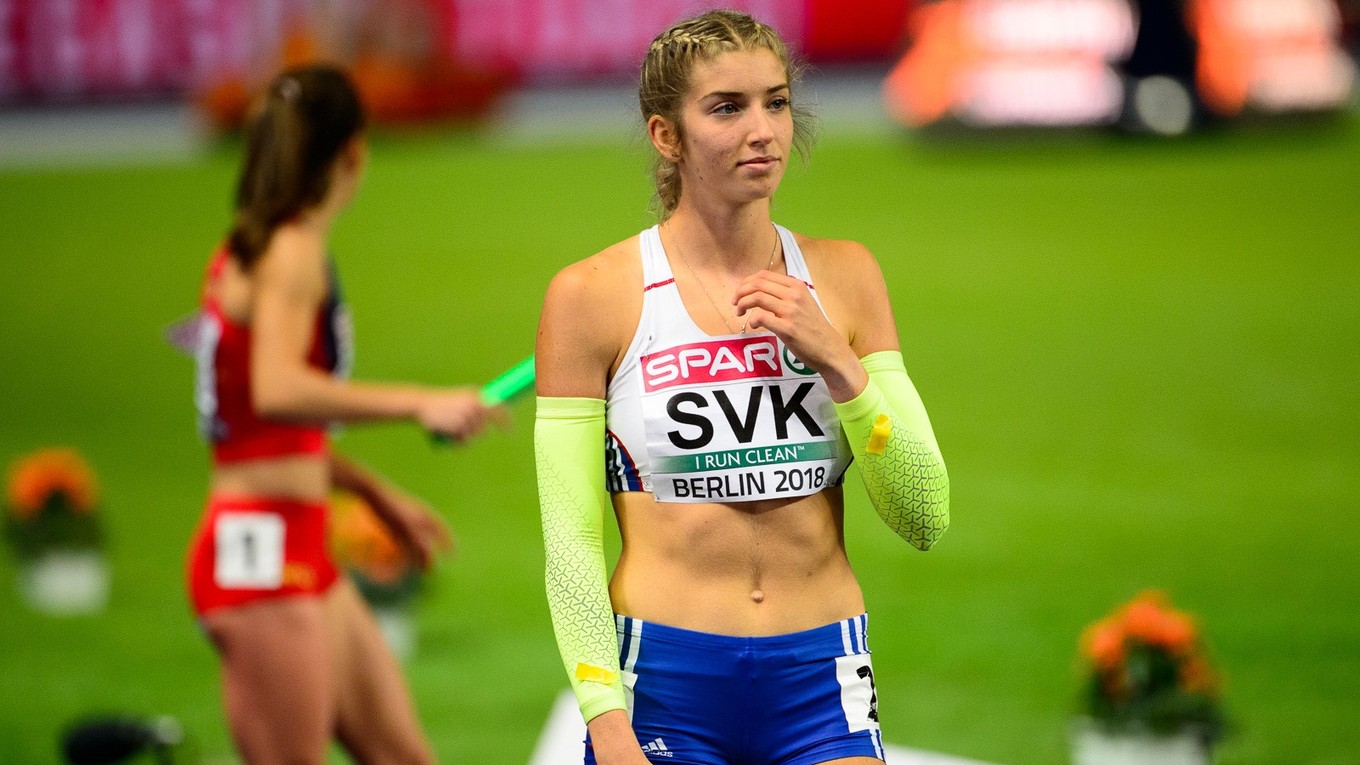 Emma Zapletalová pred štartom finále na 4 x 400 m na ME 2018.