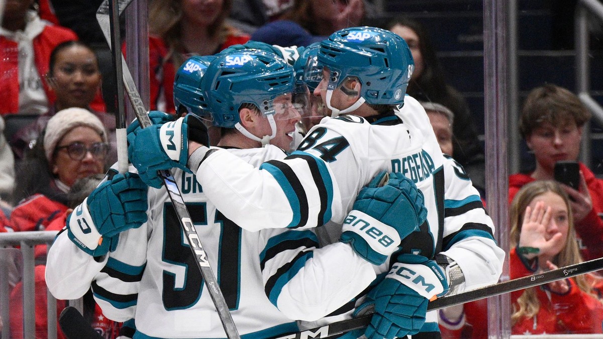 Gólová radosť hráčov San Jose, vpravo Pavol Regenda. 