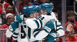 Gólová radosť hráčov San Jose, vpravo Pavol Regenda. 