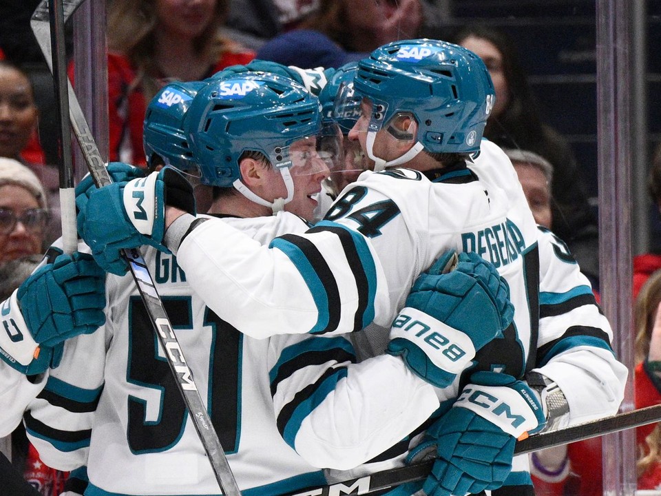 Gólová radosť hráčov San Jose, vpravo Pavol Regenda. 